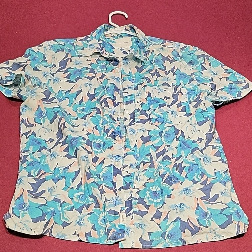 American Eagle Blue Hawaiian shirt sleeve button up